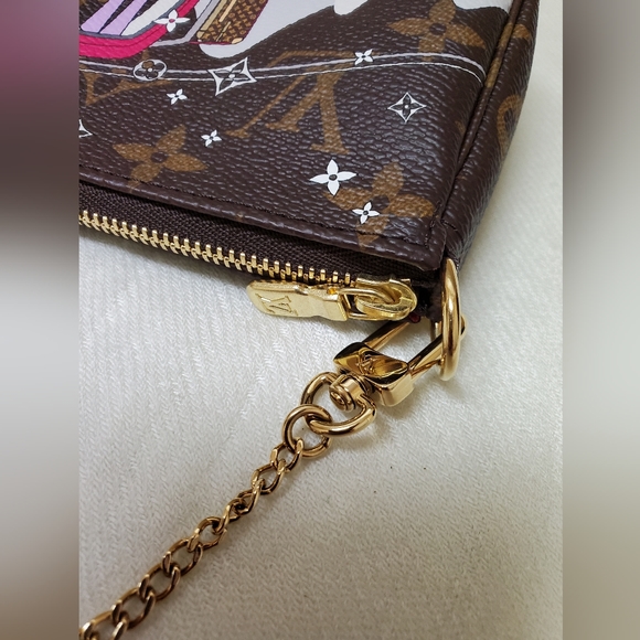 Louis Vuitton Christmas 2019 Limited Edition Mini Pochette Accessoires - Picture 7 of 10